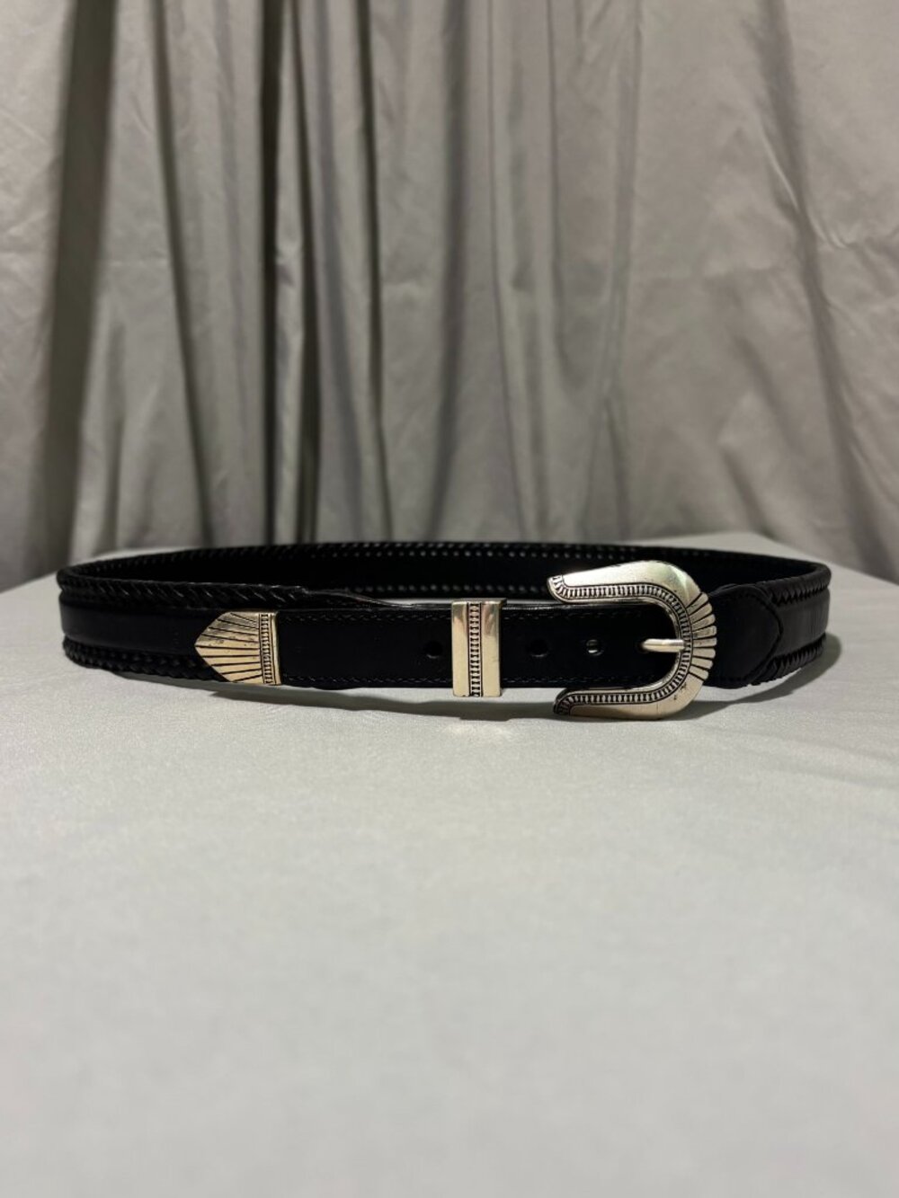 NEVER WORN Onyx by Brighton braided edge leather belt size 38, black, silver